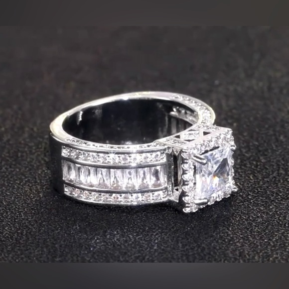 Exquisite Square Stone-4 Prong Diamond Zircon with Halo setting, New - Picture 3 of 6